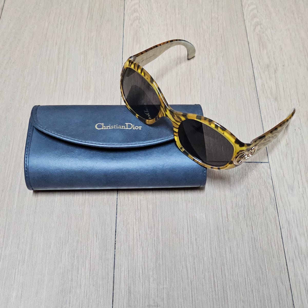 DIOR ��� �����ĵ� CD�ΰ� �������۶󽺵�� �����ĵ� CD�ΰ� �������۶�