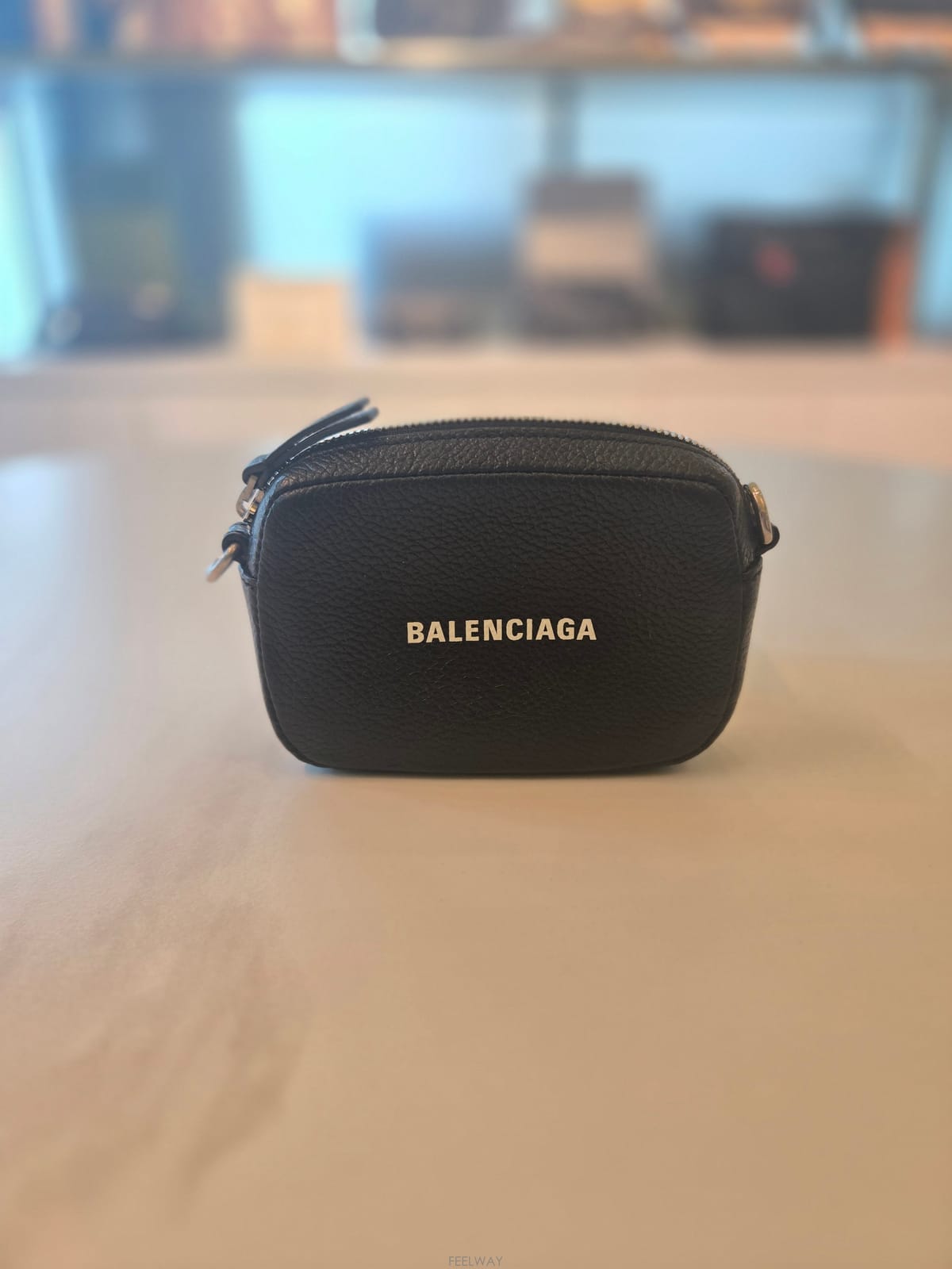 Balenciaga �߷��þư� �ΰ� ĳ�� �̴� �Ŀ�ġ ���� 640539�߷��þư� �ΰ� ĳ�� �̴� �Ŀ�ġ ���� 640539