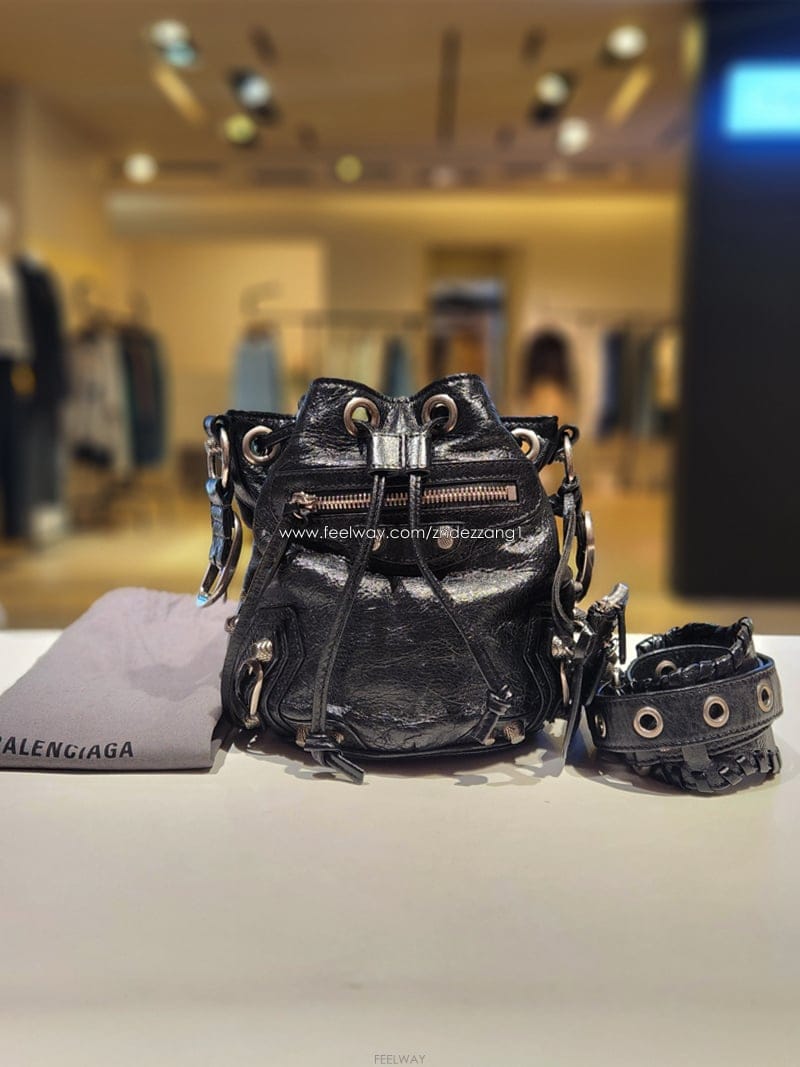Balenciaga �߷��þư� ��ī�� XS ��Ŷ ũ�ν��� 702431�߷��þư� ��ī�� XS ��Ŷ ũ�ν��� 702431
