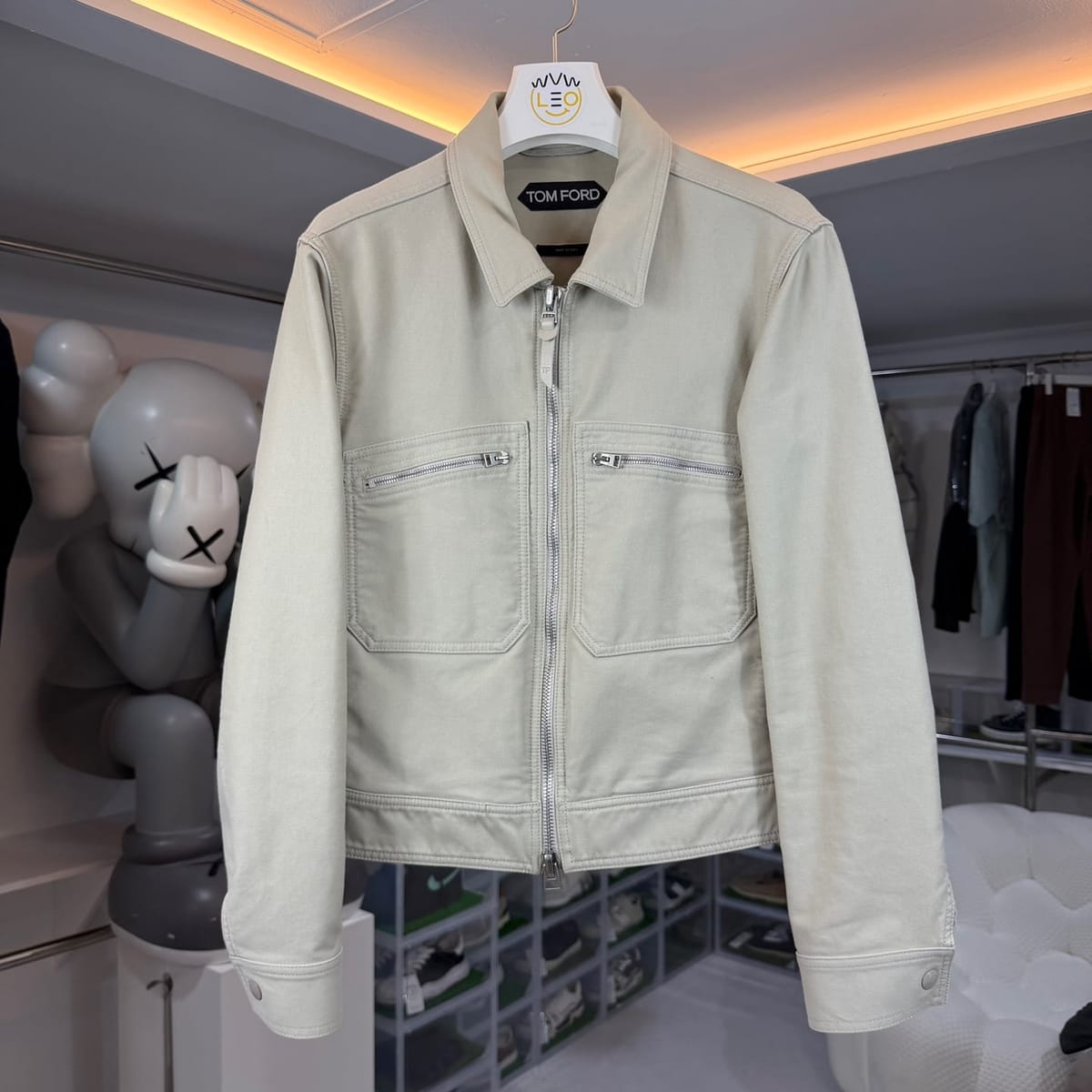TOM FORD ������ ��ư �귯�õ� Ʈ��Ŀ ���������� ��ư �귯�õ� Ʈ��Ŀ ����