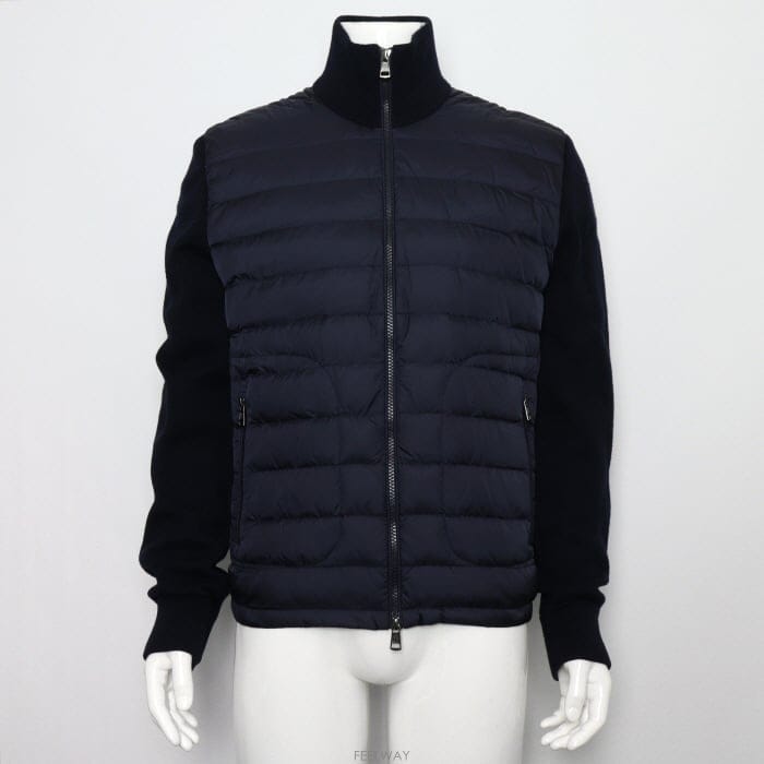 Moncler ��Ŭ���� 9B50700 ���̺� TRICOT Ʈ���� �ΰ���ġ ���� �е������ ����aa64646��Ŭ���� 9B50700 ���̺� TRICOT Ʈ���� �ΰ���ġ ���� ��