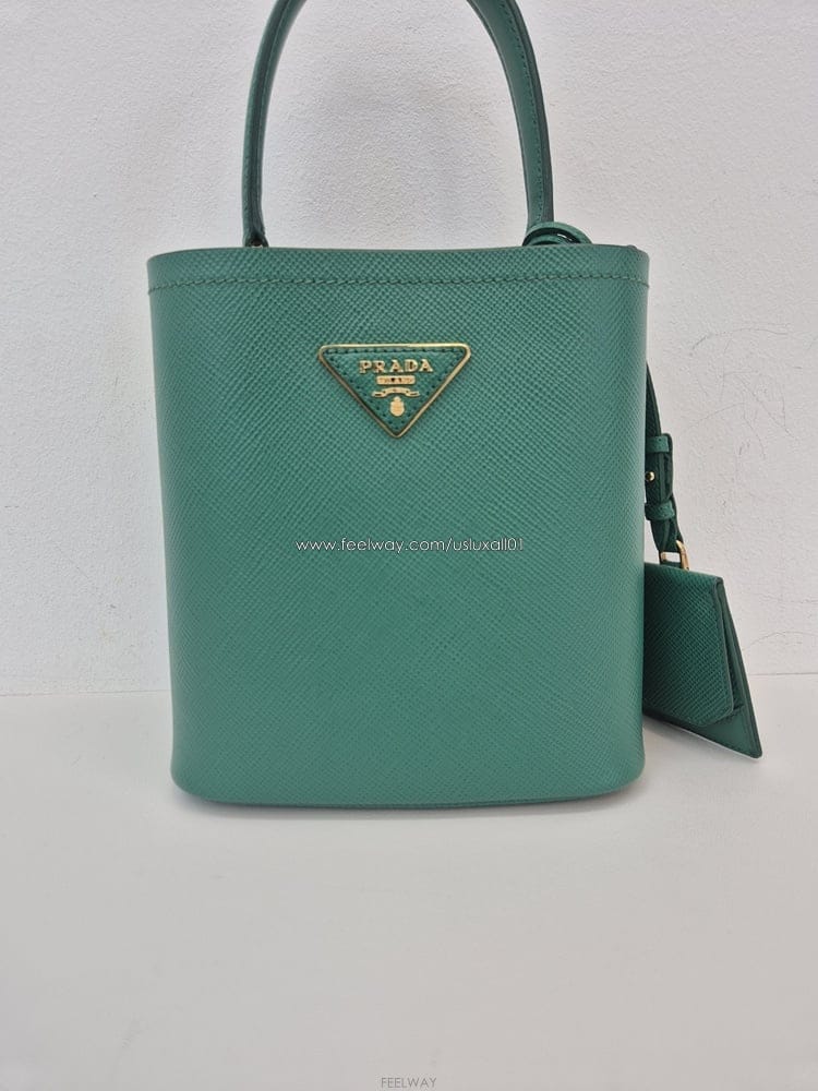PRADA [�߰� ��ǰ ������ �����] ����� �ĴϿ� �̵� ���ǾƳ� ���� ��Ʈ�� 1BA212[�߰� ��ǰ ������ �����] ����� �ĴϿ� �̵� ���ǾƳ� 