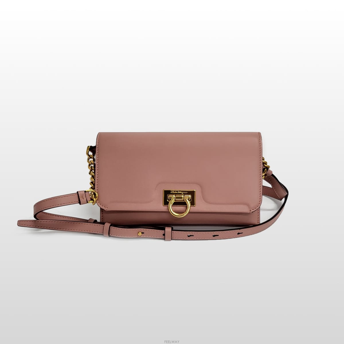 Ferragamo ��󰡸�(Ferragamo) Ʈ�������� ��ġ�� ũ�ν��� 22 D969��󰡸�(Ferragamo) Ʈ�������� ��ġ�� ũ�ν��� 22 D969