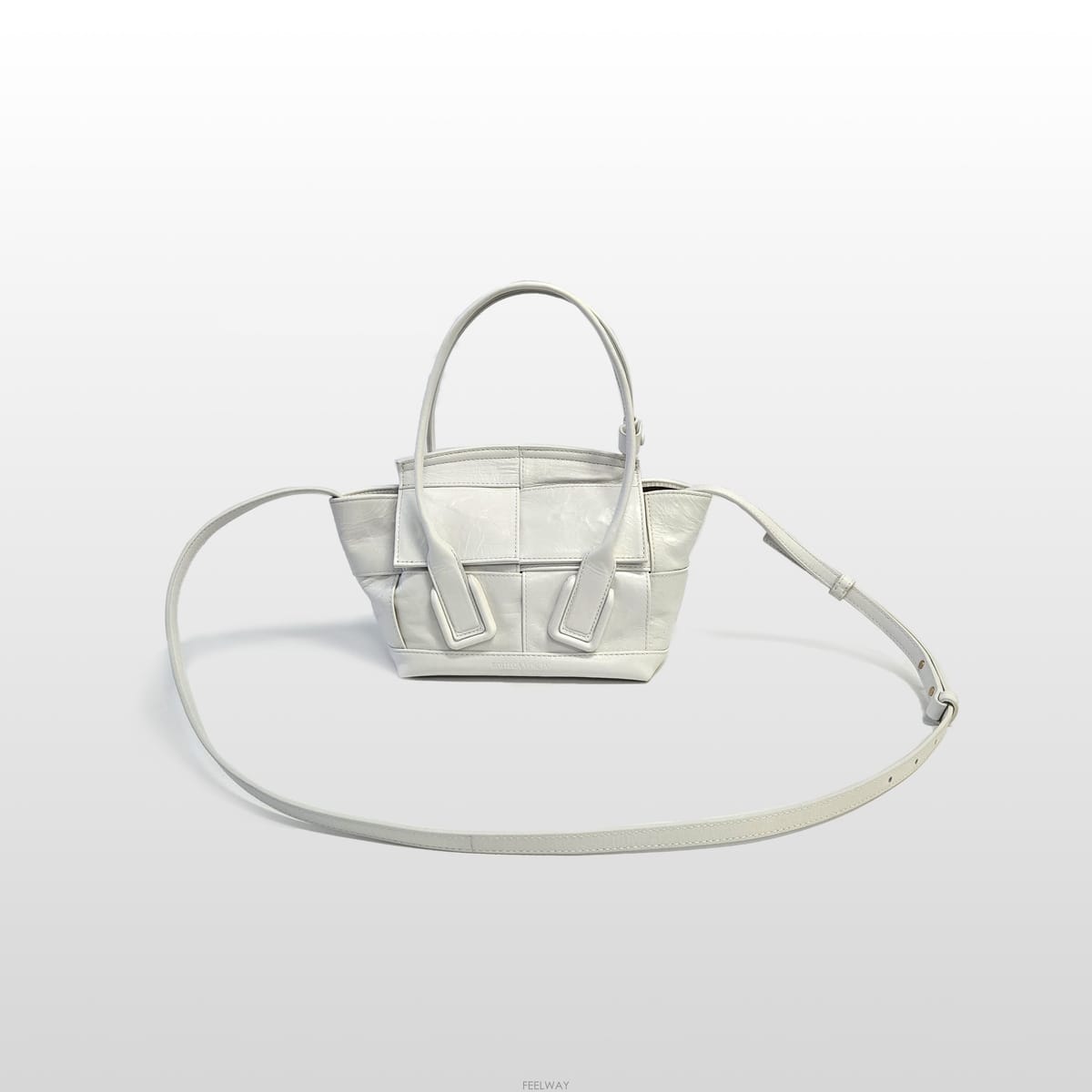 Bottega Veneta ���װ�����Ÿ �Ƹ��� ��Ʈ��ġ���� �̴� ũ�ν��� ȭ��Ʈ 666873���װ�����Ÿ �Ƹ��� ��Ʈ��ġ���� �̴� ũ�ν��� ȭ��Ʈ 