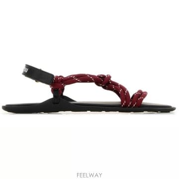 26 FW 미우미우 로고 엠보싱 플랫 샌들 F0399 5X420EF0053L74