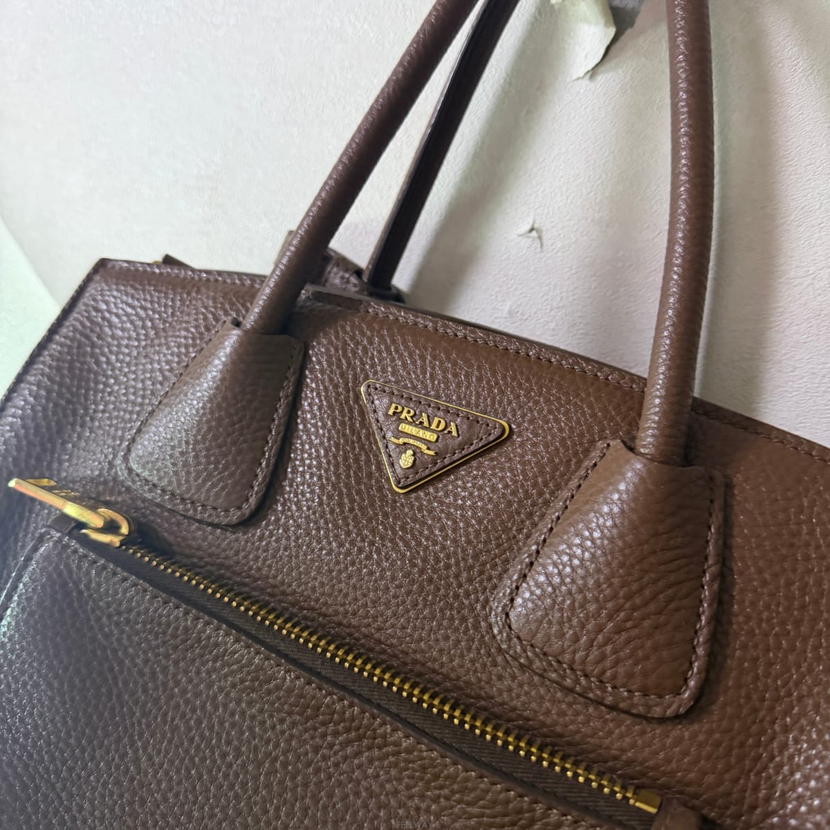 PRADA ����� ���ڷ� ���̳� ��Ʈ&ũ�ν��� ��������� ���ڷ� ���̳� ��Ʈ&ũ�ν��� ����