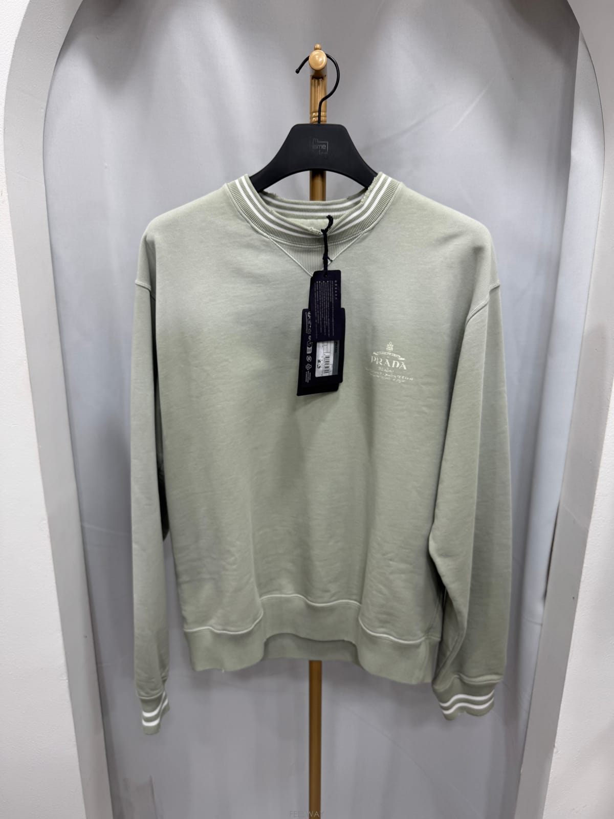 PRADA ����� ��ư ������ �ư��� �׸� L����� ��ư ������ �ư��� �׸� L