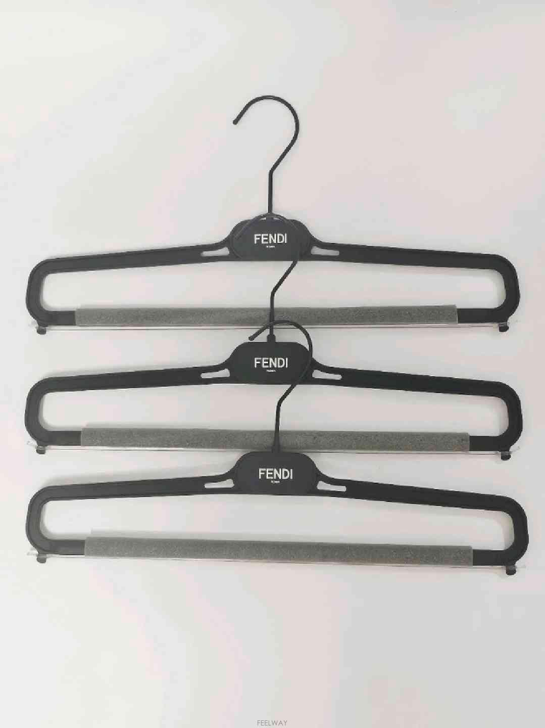 FENDI ��� �ʰ��� (���簡��)��� �ʰ��� (���簡��)