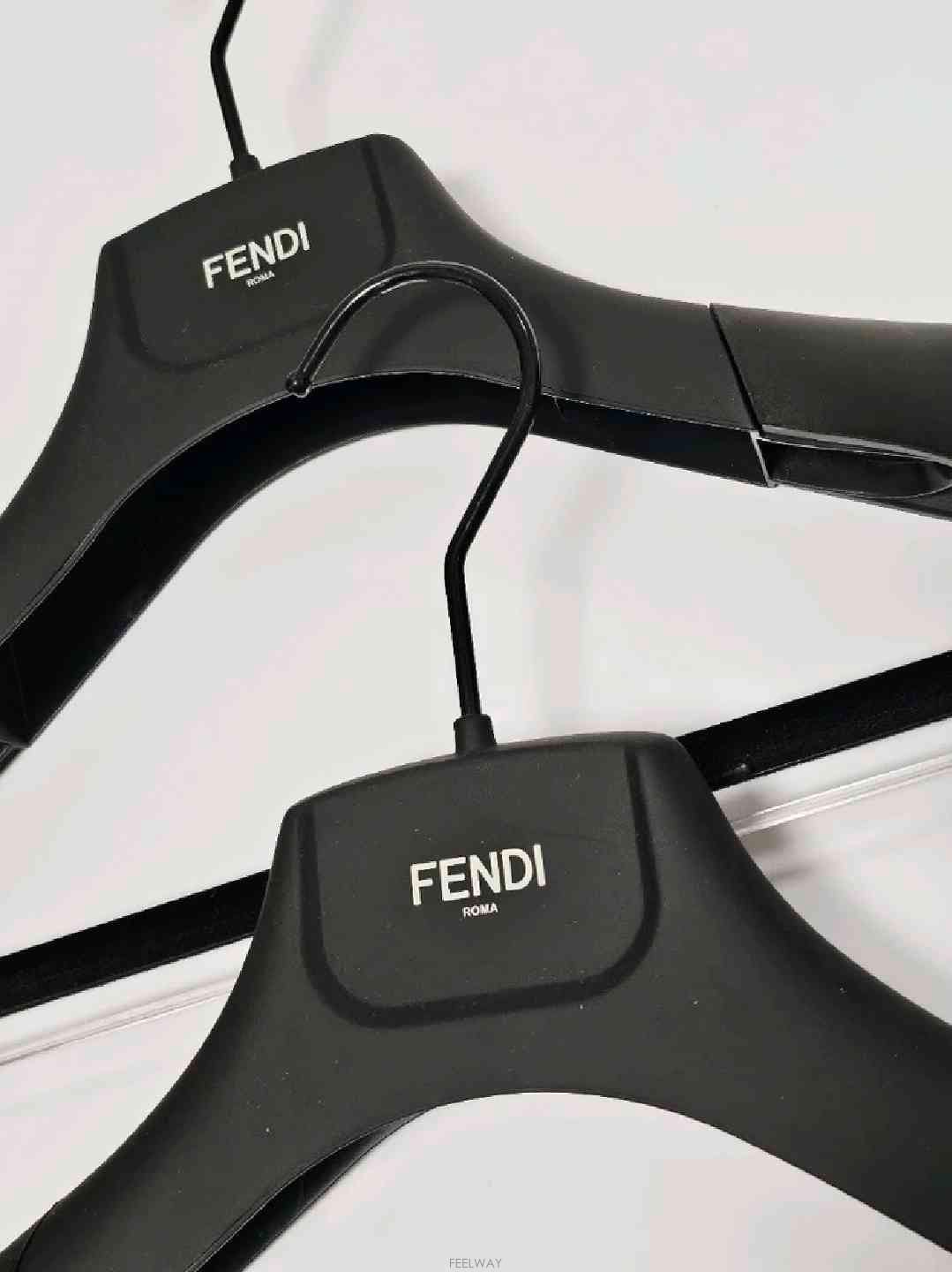 FENDI ��� �ʰ��� (���簡��)��� �ʰ��� (���簡��)