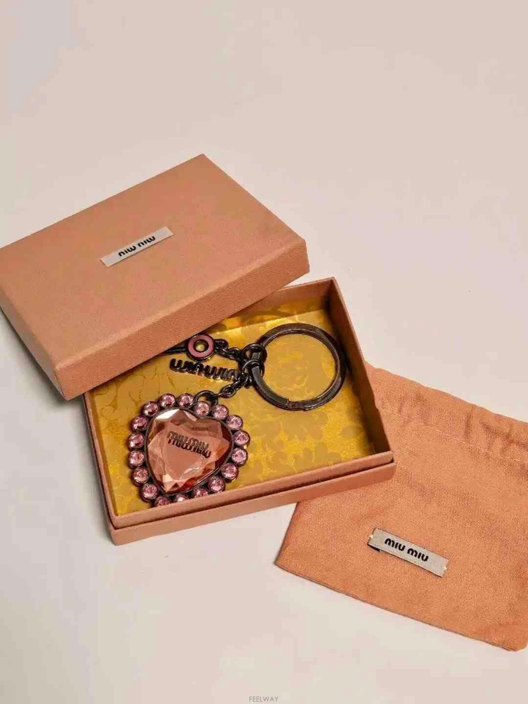 Miu Miu �̿�̿� ��ũ ũ����Ż ��Ʈ Ű���̿�̿� ��ũ ũ����Ż ��Ʈ Ű��