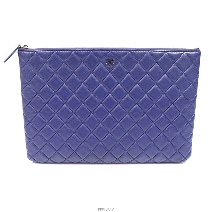 CHANEL Chanel(����) A69251 ���̺� ����Ų ���� CC�ΰ� Ŭ���� ���� �Ŀ�ġ Ŭ��ġ (20����)Chanel(����) A69251 ���̺� ����Ų ���� CC�ΰ� Ŭ���� 