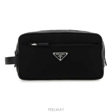 26 FW 프라다 로고 플라크 지퍼 포켓 파우치 블랙 2NA8192DMH