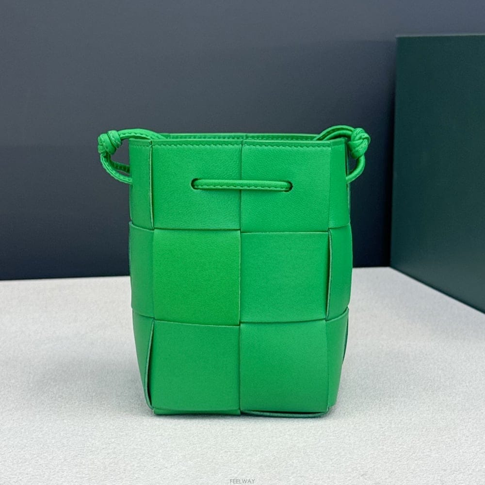 Bottega Veneta ���װ�����Ÿ ī��Ʈ �̴� ũ�ν� ��Ŷ�麸�װ�����Ÿ ī��Ʈ �̴� ũ�ν� ��Ŷ��