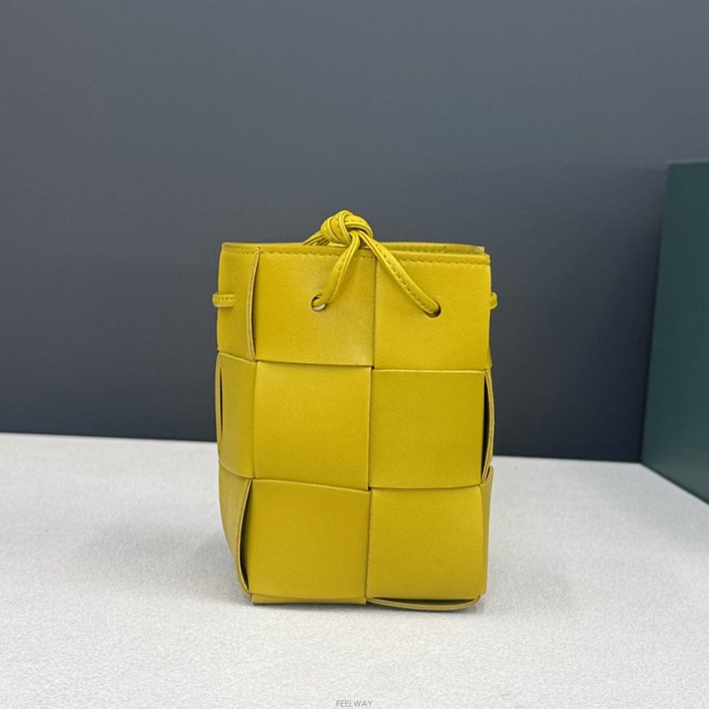 Bottega Veneta ���װ�����Ÿ ī��Ʈ �̴� ũ�ν� ��Ŷ�麸�װ�����Ÿ ī��Ʈ �̴� ũ�ν� ��Ŷ��