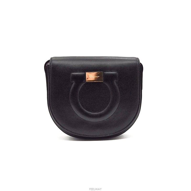 Ferragamo ��󰡸� ��ġ�� �̴� ũ�ν��� L191423��󰡸� ��ġ�� �̴� ũ�ν��� L191423