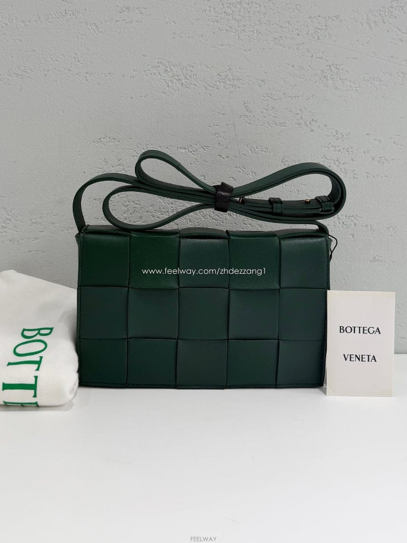Bottega Veneta ���װ�����Ÿ ��Ʈ��ġ���� ī��Ʈ ��� ũ�ν��� �̻����ǰ 578004���װ�����Ÿ ��Ʈ��ġ���� ī��Ʈ ��� ũ�ν��� �̻��