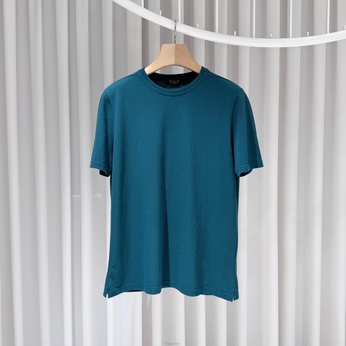 Loro Piana (S+��/M) / �η��ǾƳ� ĳ�ù̾� ũ��� ���� Ƽ����(S+��/M) / �η��ǾƳ� ĳ�ù̾� ũ��� ���� Ƽ����