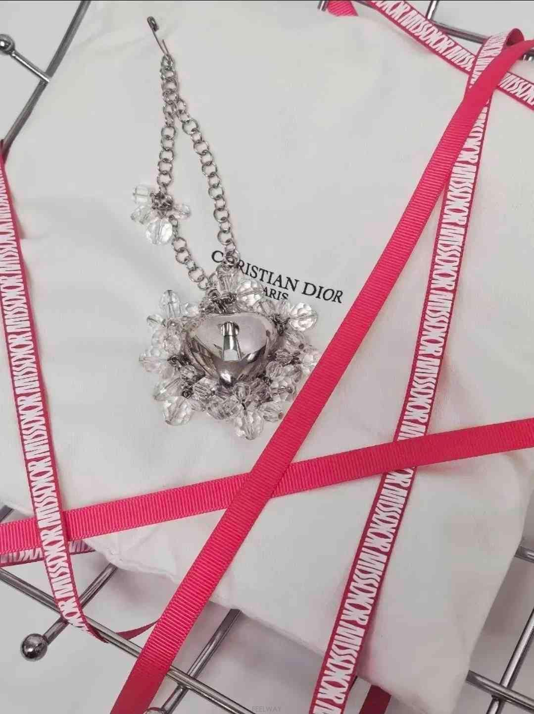 DIOR Dior ��Ʈ ũ����Ż �� / Pretty Charms 002Dior ��Ʈ ũ����Ż �� / Pretty Charms 002