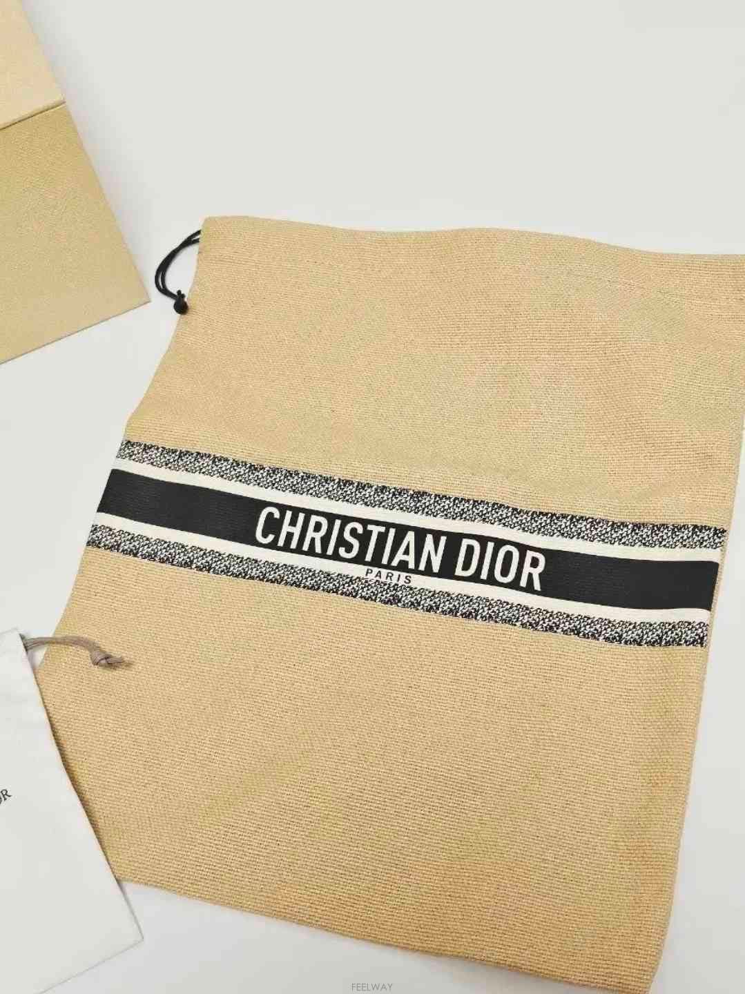 DIOR ��� ���񿡶� �Ŀ�ġ��� ���񿡶� �Ŀ�ġ