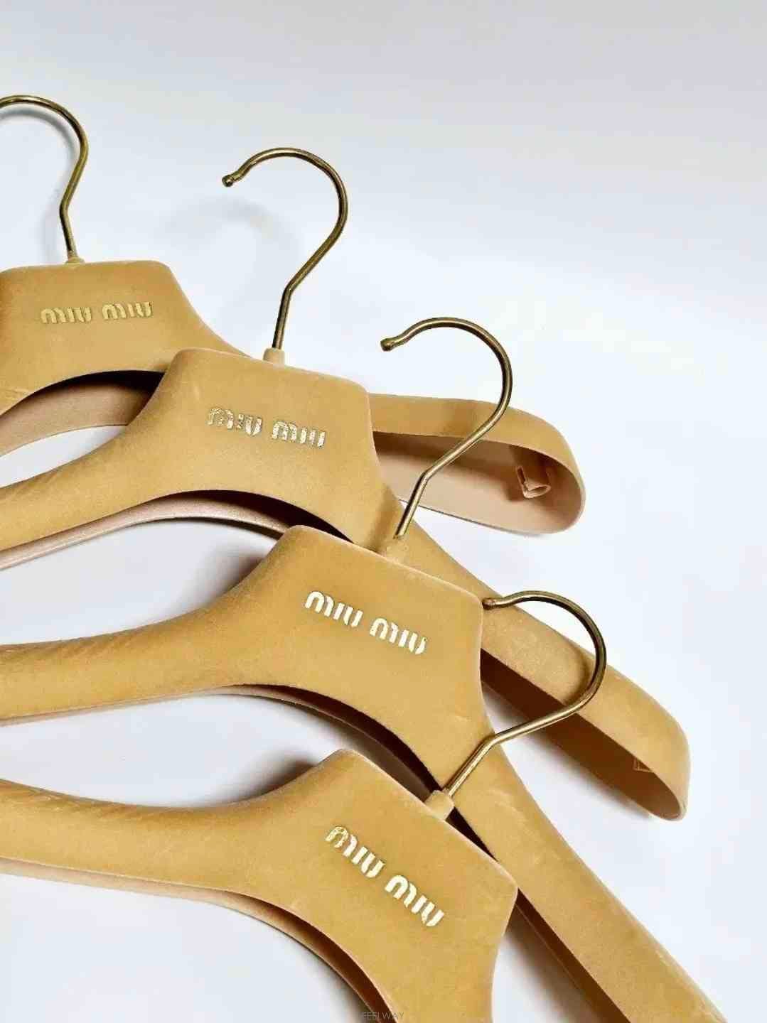 Miu Miu �̿�̿� ���� �ʰ��� (������ 36) * ���� �ǸŹ̿�̿� ���� �ʰ��� (������ 36) * ���� �Ǹ�
