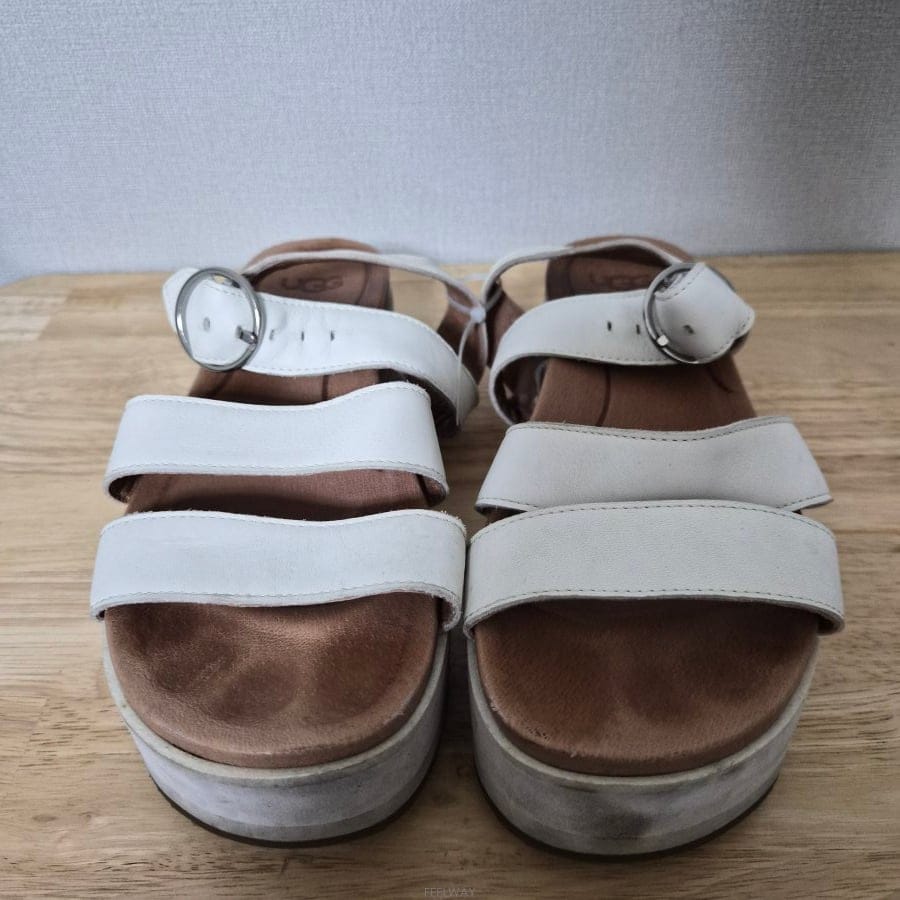 UGG ��� ���� ��Ʈ���� ������ �÷��� ���� Ư¡�� UGG Leedah ����  ������ 230  ���µ�� A N ����� ���� ��Ʈ���� ������ �÷��� ���� Ư¡�� UGG Leeda