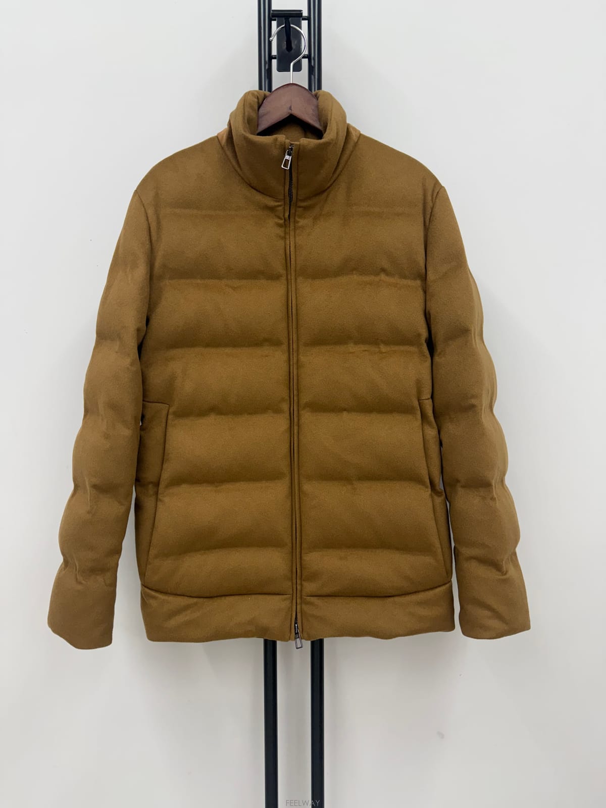 Loro Piana (���� ���Ϲ߼�) �η��ǾƳ� �ʸ�� ĳ�ù̾� �е� ����(���� ���Ϲ߼�) �η��ǾƳ� �ʸ�� ĳ�ù̾� �е� ����