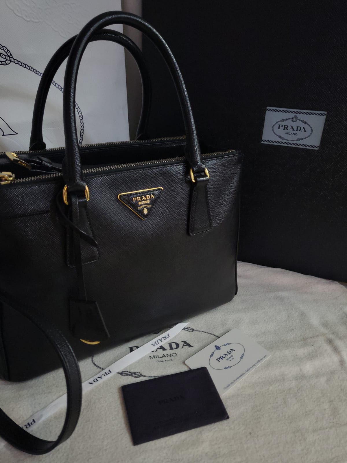 PRADA ����� ���ǾƳ� ���� ������ ��Ʈ �� ũ�ν�������� ���ǾƳ� ���� ������ ��Ʈ �� ũ�ν���