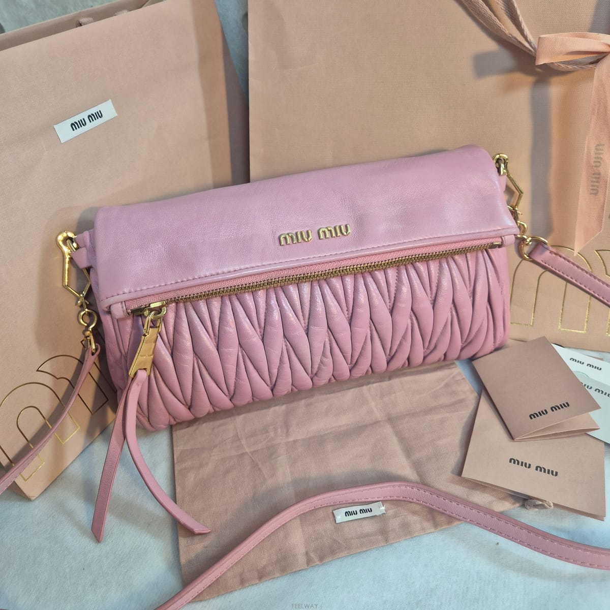 Miu Miu �̿�̿� ���׶�� ũ�ν���̿�̿� ���׶�� ũ�ν���