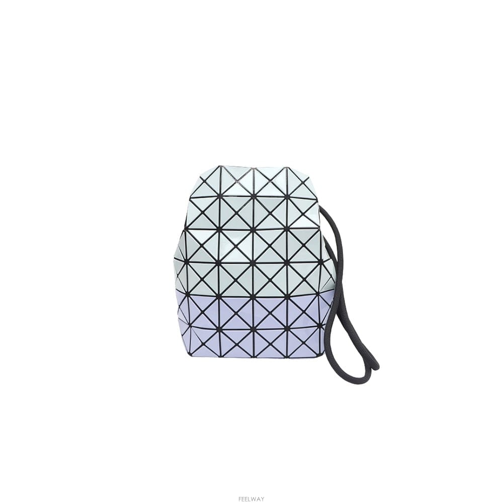 Issey Miyake �̼��̹̾��� �ٿ��ٿ� ���� ������ �� ��Ŷ�� �� ����� ũ�ν���kk67126242�̼��̹̾��� �ٿ��ٿ� ���� ������ �� ��Ŷ�� �� ����� 