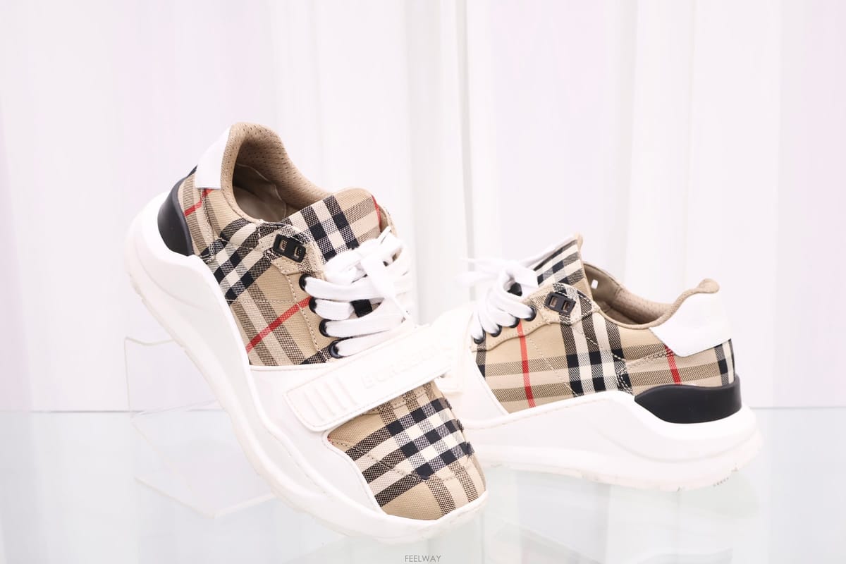 Burberry ������ üũ �����̵� ���� ����Ŀ�� �ȭ 80485771������ üũ �����̵� ���� ����Ŀ�� �ȭ 80485771
