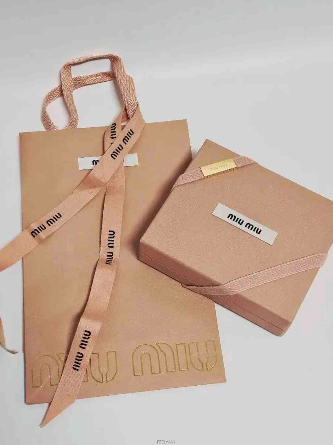 Miu Miu �̿�̿� ������ �ڽ��� ���ι�̿�̿� ������ �ڽ��� ���ι�