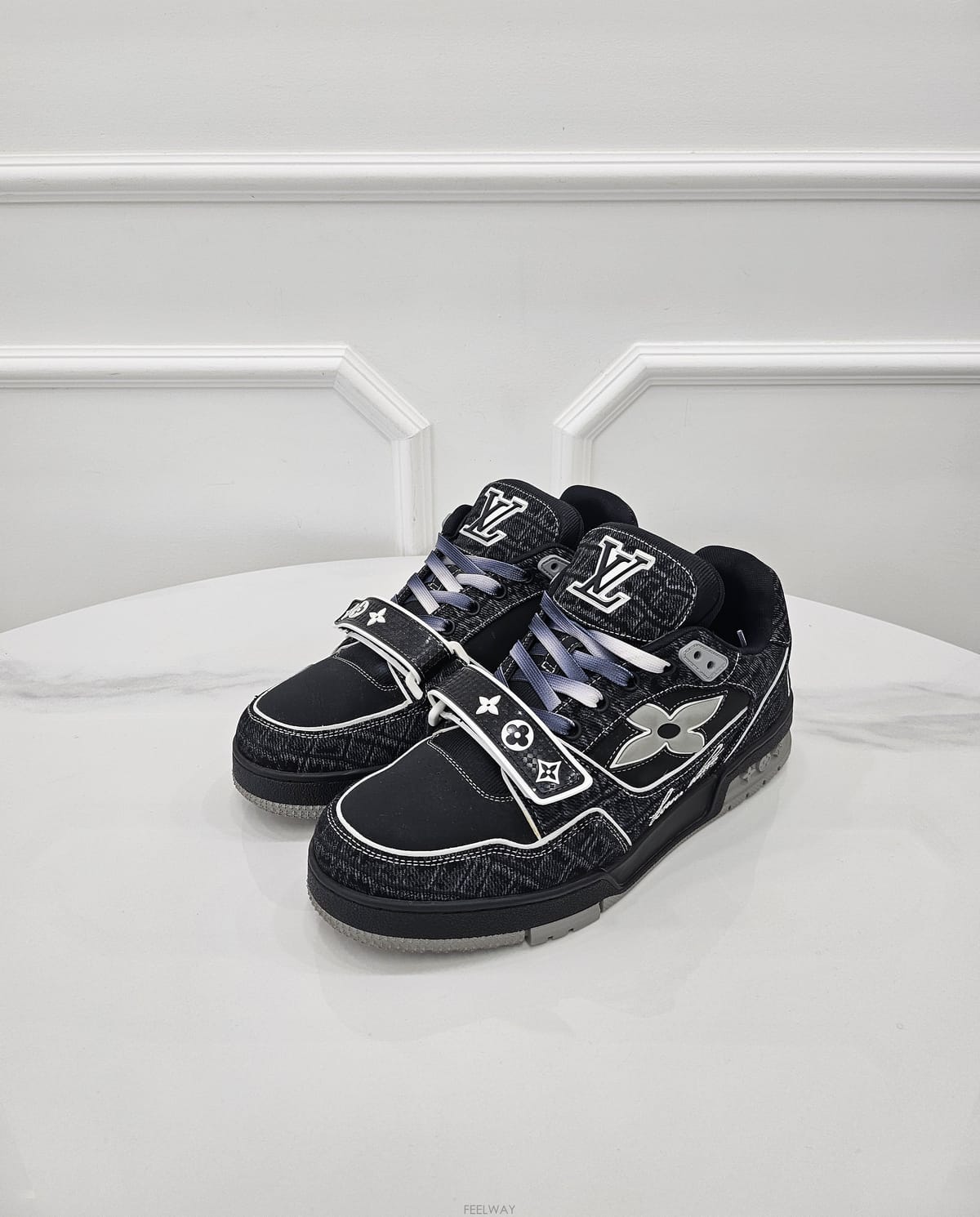 Louis Vuitton [�̴ٽ�] ���̺��� LV ��ũ�� Ʈ���̳� 6 1ADE2R[�̴ٽ�] ���̺��� LV ��ũ�� Ʈ���̳� 6 1ADE2R