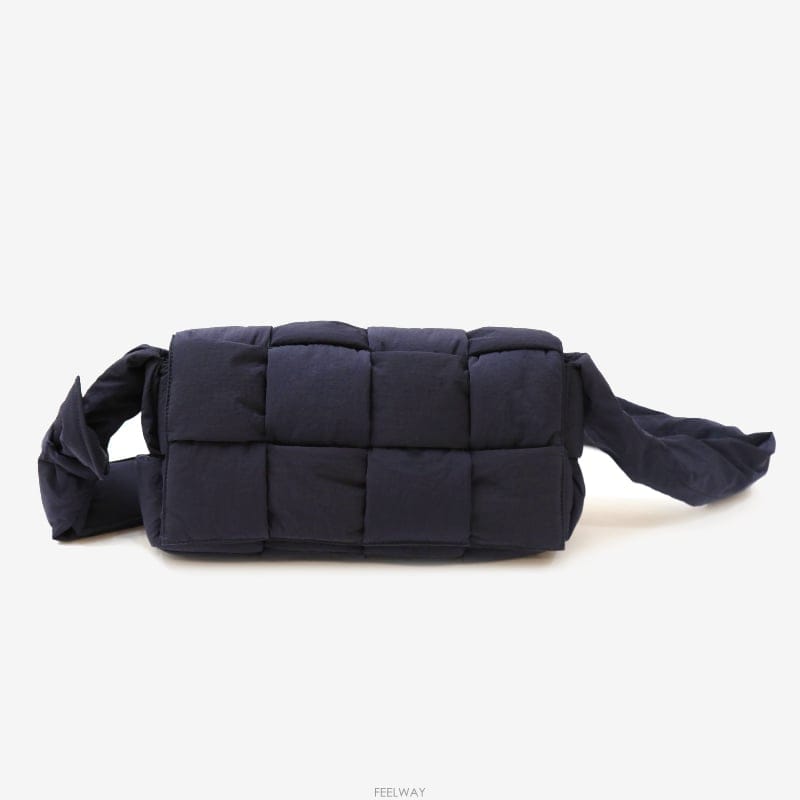 Bottega Veneta (�����߰���ǰ)���װ�����Ÿ 628951 �е� ��ũ ī��Ʈ ũ�ν��� ���̺�(�����߰���ǰ)���װ�����Ÿ 628951 �е� ��ũ ī��Ʈ ũ