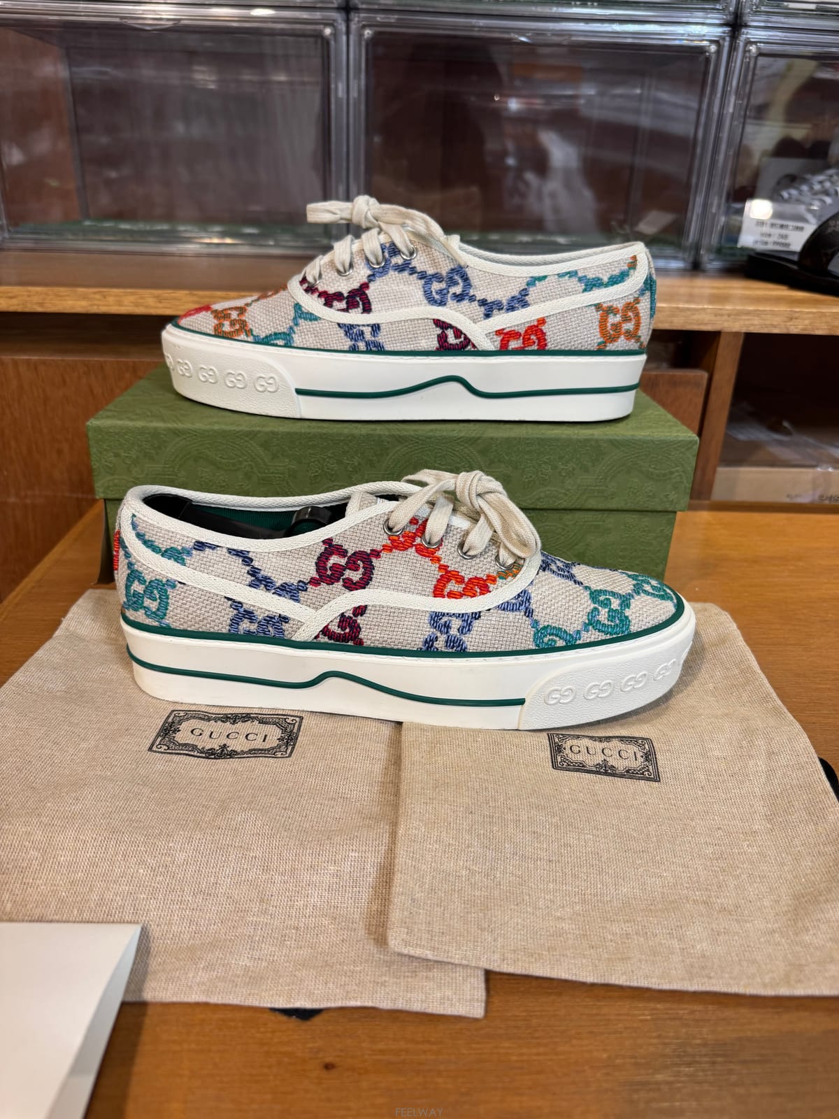 GUCCI [Ʈ����]38.5/255)���� �״Ͻ� ��Ƽ�÷� ����Ŀ��[Ʈ����]38.5/255)���� �״Ͻ� ��Ƽ�÷� ����Ŀ��