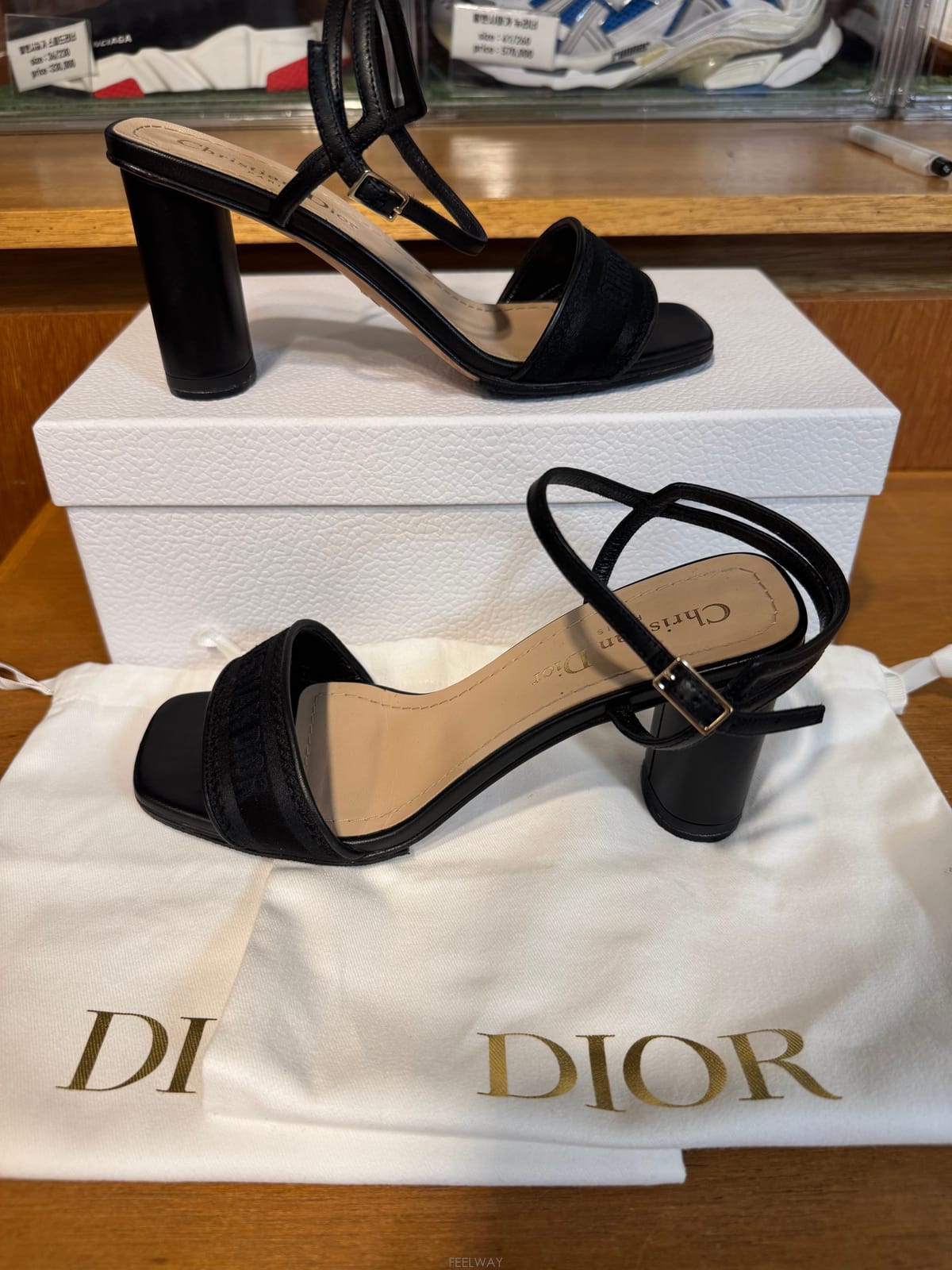 DIOR [Ʈ����] 35.5/225)��� ����� �� ����[Ʈ����] 35.5/225)��� ����� �� ����
