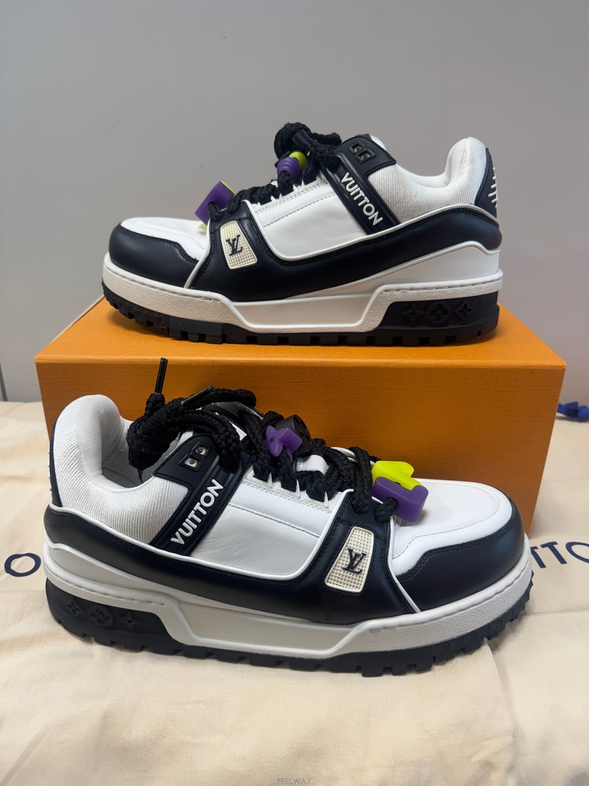 Louis Vuitton [Ʈ����]8/270)���̺��� �ƽ� Ʈ���̳� ����Ŀ��[Ʈ����]8/270)���̺��� �ƽ� Ʈ���̳� ����Ŀ��