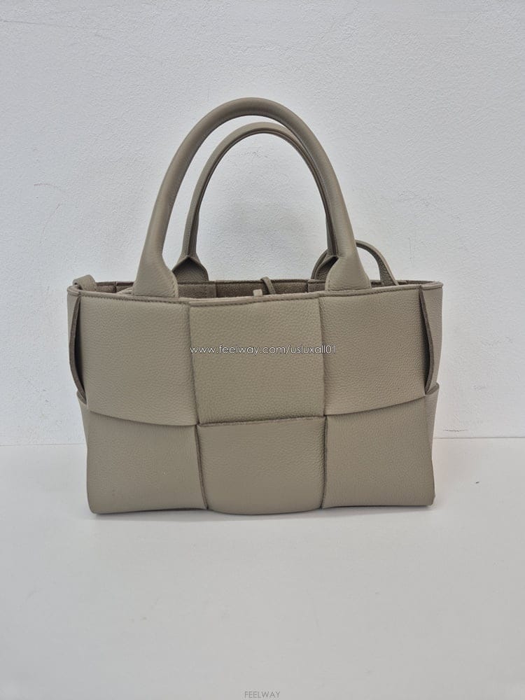 Bottega Veneta [�߰� ��ǰ ������ �����] ���װ�����Ÿ �̴� �Ƹ��� ��Ʈ�� 709337[�߰� ��ǰ ������ �����] ���װ�����Ÿ �̴� �Ƹ��� ��