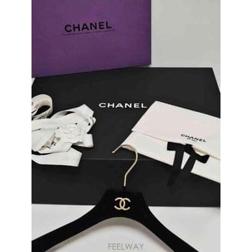 CHANEL ���� �ǻ� �ڽ� & ����ǰ Ǯ��Ʈ (2022/23 FW īŻ�α� ����)���� �ǻ� �ڽ� & ����ǰ Ǯ��Ʈ (2022/23 FW īŻ�α� ��