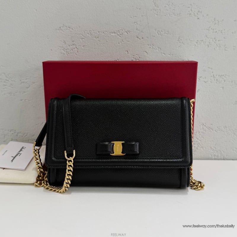 Ferragamo �䷹���� �ٶ� ���� �̴� ü�� ũ�ν��� 22C940�䷹���� �ٶ� ���� �̴� ü�� ũ�ν��� 22C940