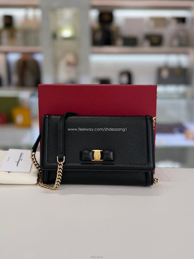 Ferragamo �䷹���� �ٶ� ���� �̴� ü�� ũ�ν��� 22C940�䷹���� �ٶ� ���� �̴� ü�� ũ�ν��� 22C940