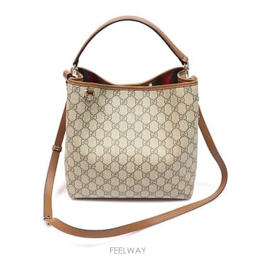 Gucci(구찌) 815103 GG 모노그램 코팅 패브릭 GG 엠블럼 미디엄 버킷백 2WAY