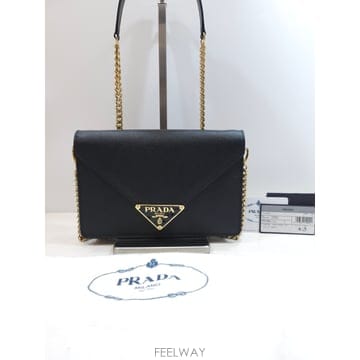 PRADA 사피아노 트라이앵글 로고 체인 크로스백