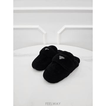 PRADA [�̴ٽ�] ����� �þ �� �ﰢ�ΰ� 1D109 35.5 ����ǰ[�̴ٽ�] ����� �þ �� �ﰢ�ΰ� 1D109 35.5 ����ǰ