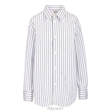 26SS AMI 롱 SLEEVE 와이드 셔츠 WITH SHARP COLLAR 앤 EMBOSSED DE COE
