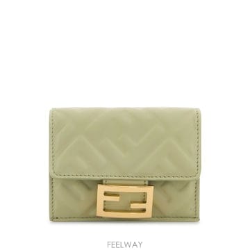 26SS Fendi Sage 그린 레더 왈렛 8M0395AAJDF1AST TP572410108