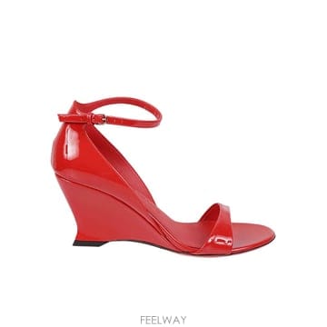 Ferragamo 페이턴트 레더 오픈 토 샌들