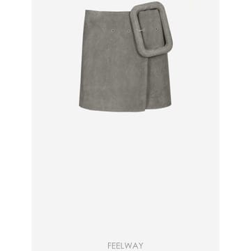 26SS 아미 Grey suede 미니 스커트 with 라지 buckle 벨트 FSK464LH00590516