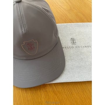 Brunello Cucinelli [Ż����] ���Ϲ߼� 26SS ���ڷ� ��ġ�ڸ� �׷��� �ΰ� ĸ[Ż����] ���Ϲ߼� 26SS ���ڷ� ��ġ�ڸ� �׷��� �ΰ� 