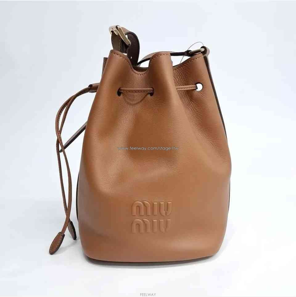 Miu Miu �̿�̿� �ΰ� ������ ���� ��Ŷ�� �ڳŹ̿�̿� �ΰ� ������ ���� ��Ŷ�� �ڳ�