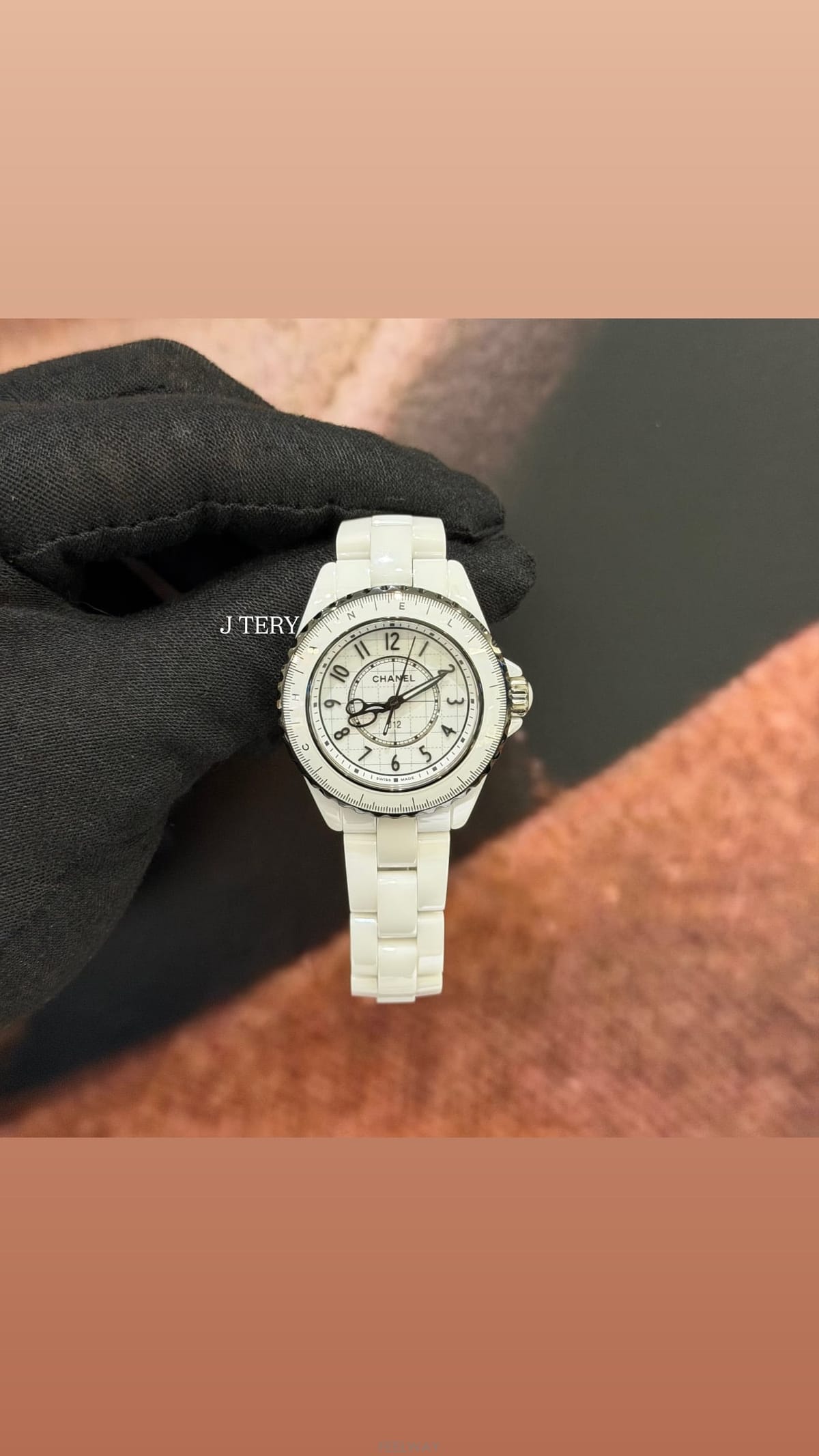 CHANEL [�����׸�] ���� J12 ȭ��Ʈ ����� �ٶٸ� ����  ���� 33MM 26�� ������ Ǯ��[�����׸�] ���� J12 ȭ��Ʈ ����� �ٶٸ� ����  ���� 33